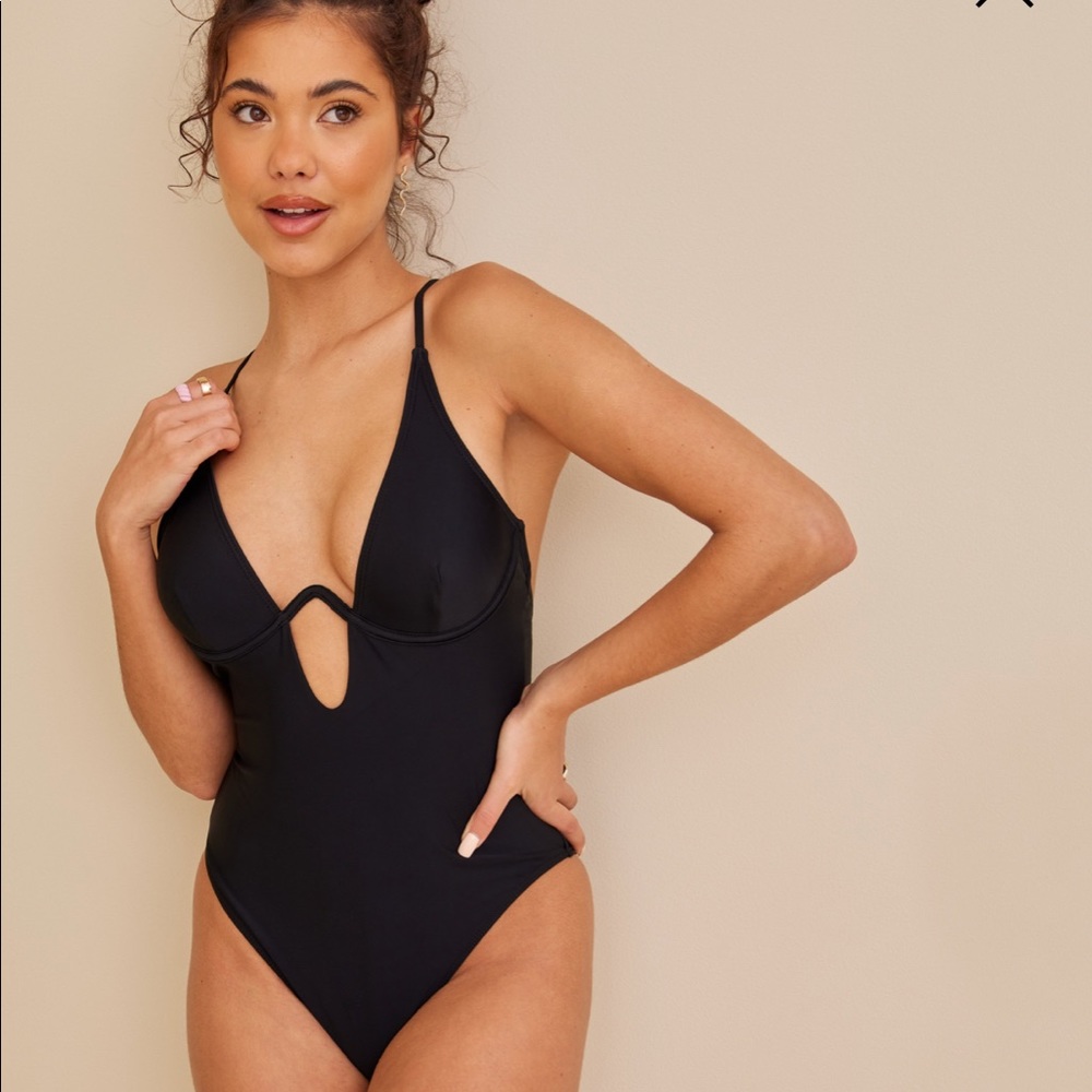NWT Missguided U PLUNGE CROSS BACK SWIMSUIT ☀️👙⛱🕶